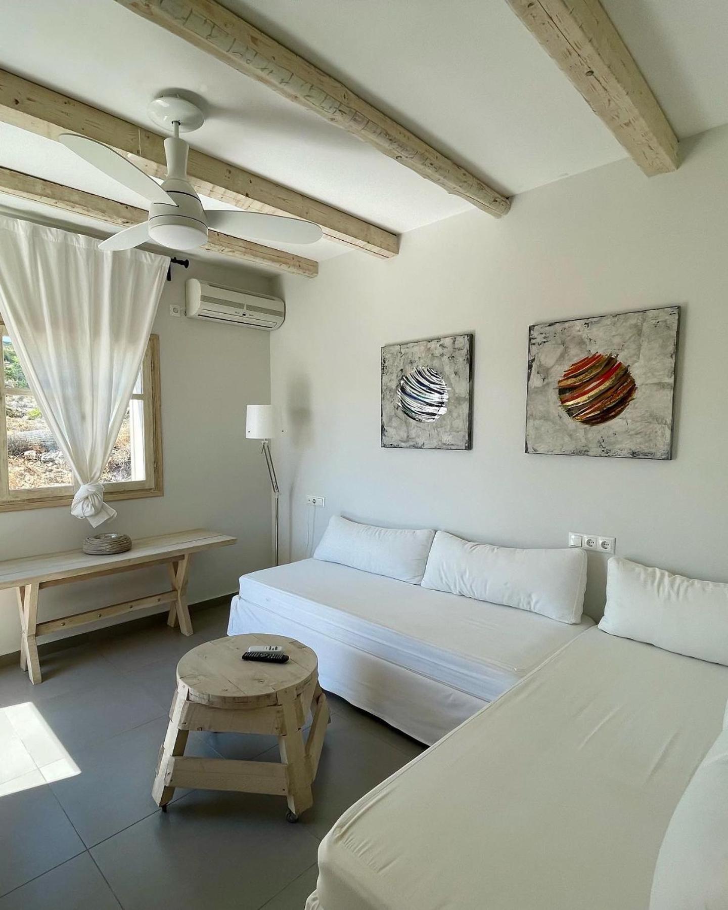Speires Suites Irakleia  Exterior photo